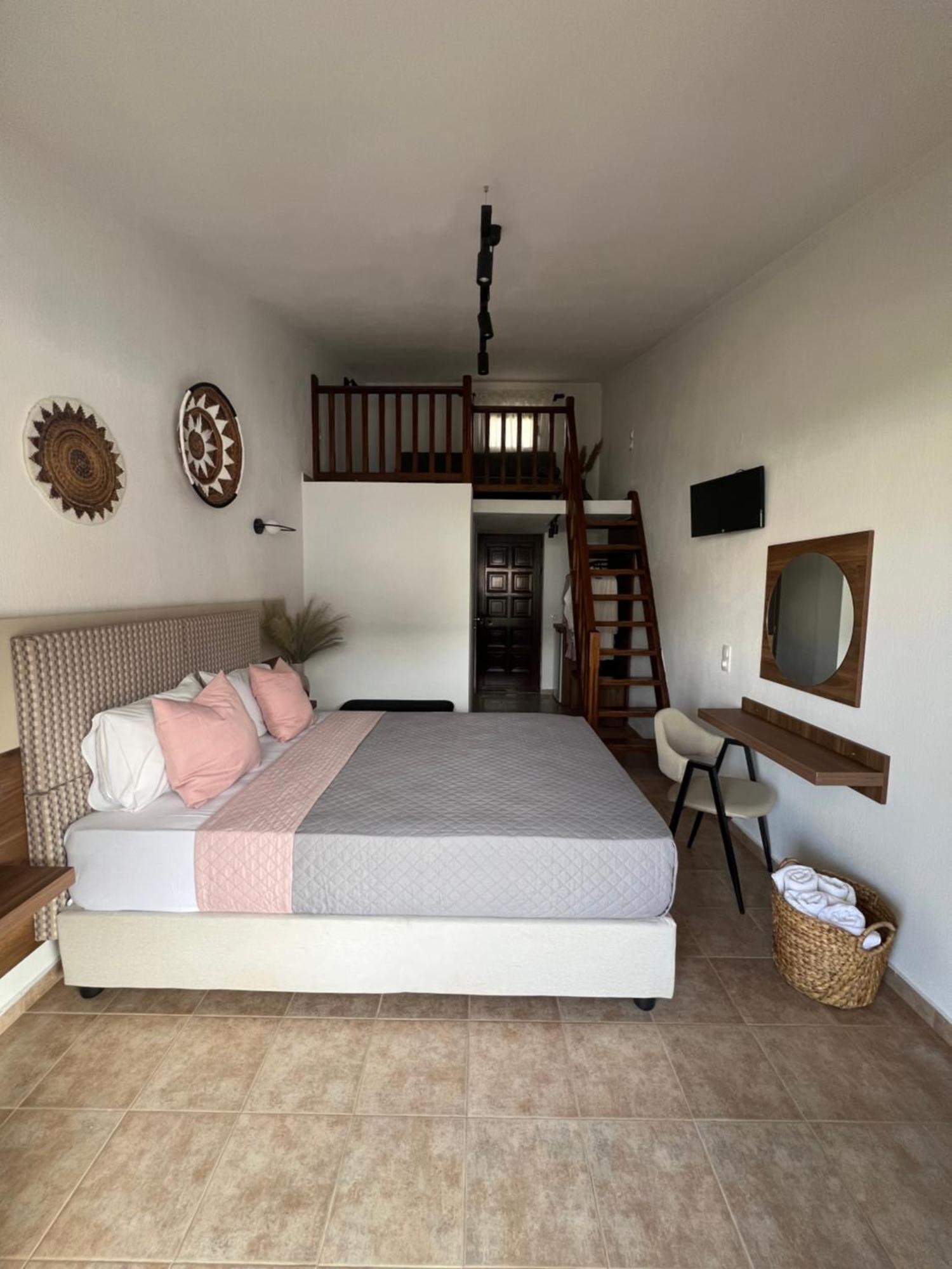 Pantheon Apartment Skiathos Town