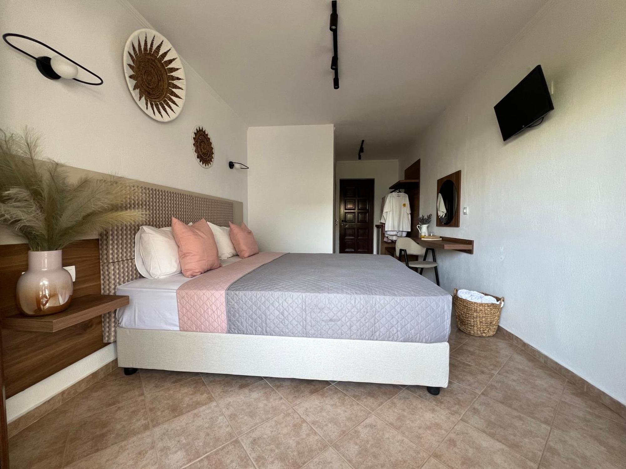 Pantheon Apartment Skiathos Town